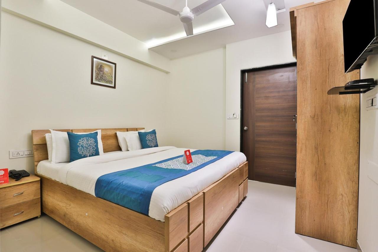 Collection O 12462 Hotel Shiv Inn Гандинагар Екстериор снимка