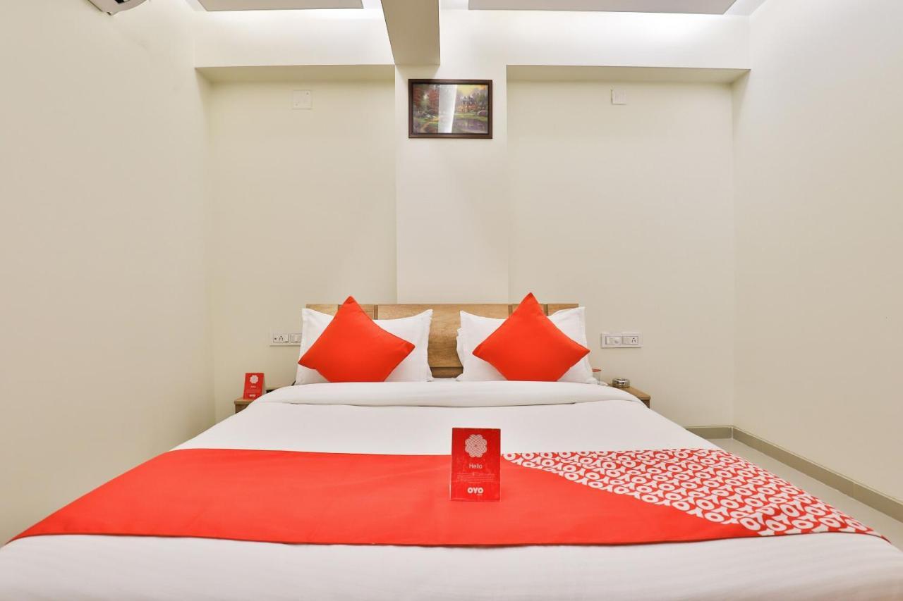Collection O 12462 Hotel Shiv Inn Гандинагар Екстериор снимка