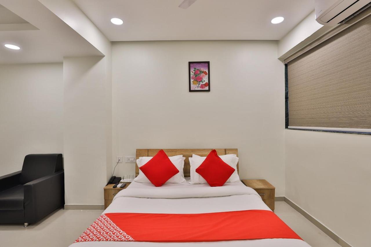 Collection O 12462 Hotel Shiv Inn Гандинагар Екстериор снимка