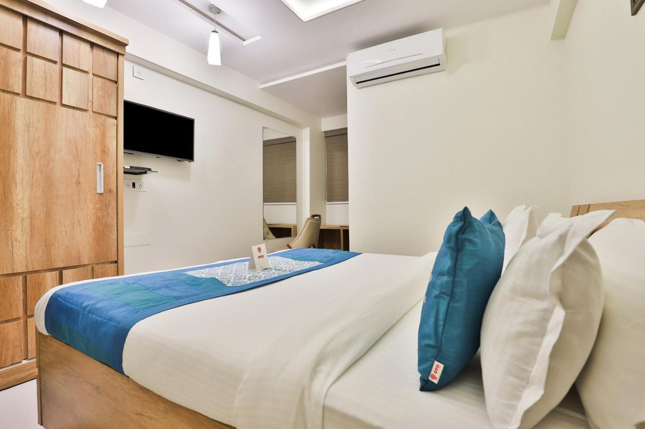 Collection O 12462 Hotel Shiv Inn Гандинагар Екстериор снимка