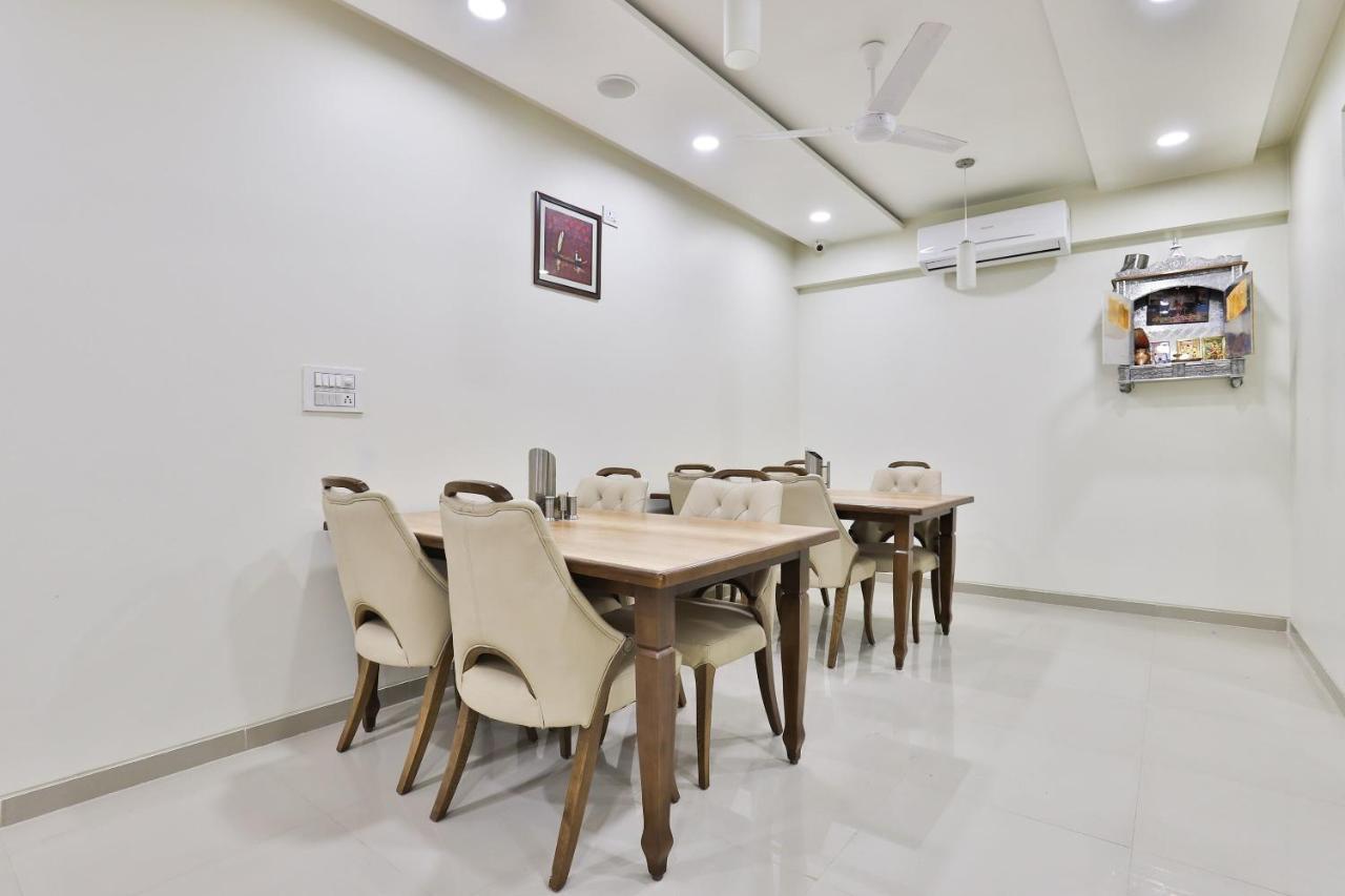 Collection O 12462 Hotel Shiv Inn Гандинагар Екстериор снимка