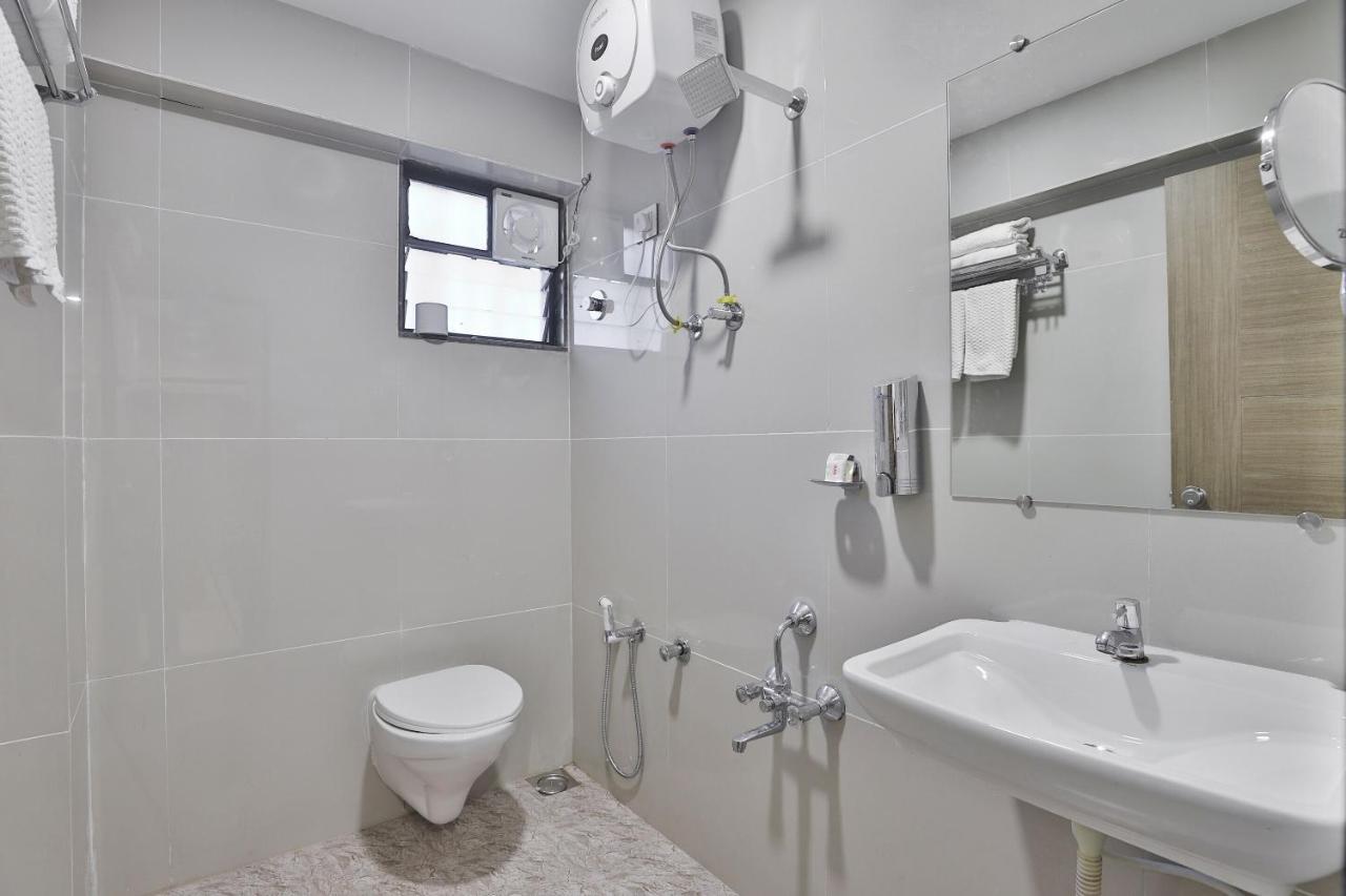 Collection O 12462 Hotel Shiv Inn Гандинагар Екстериор снимка