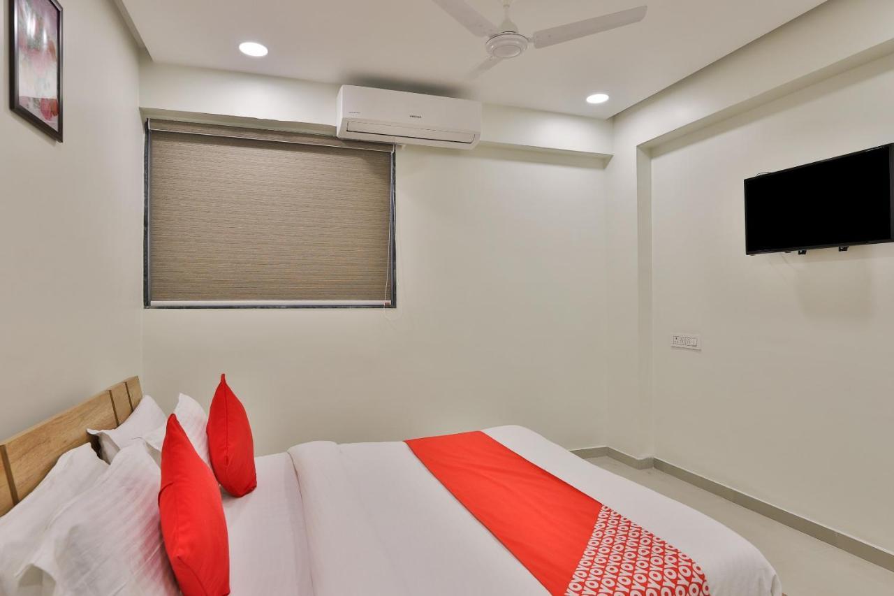 Collection O 12462 Hotel Shiv Inn Гандинагар Екстериор снимка