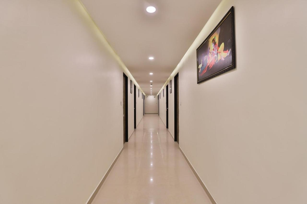 Collection O 12462 Hotel Shiv Inn Гандинагар Екстериор снимка