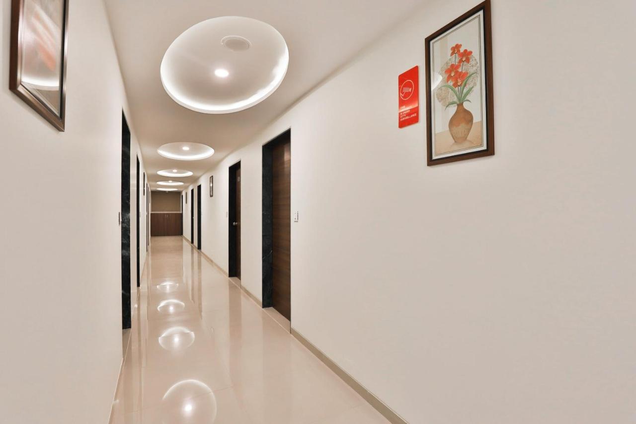 Collection O 12462 Hotel Shiv Inn Гандинагар Екстериор снимка