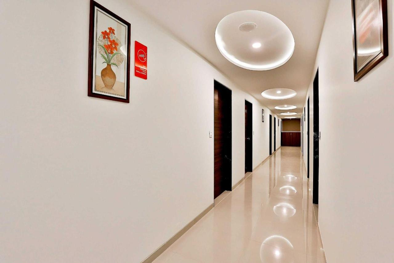 Collection O 12462 Hotel Shiv Inn Гандинагар Екстериор снимка
