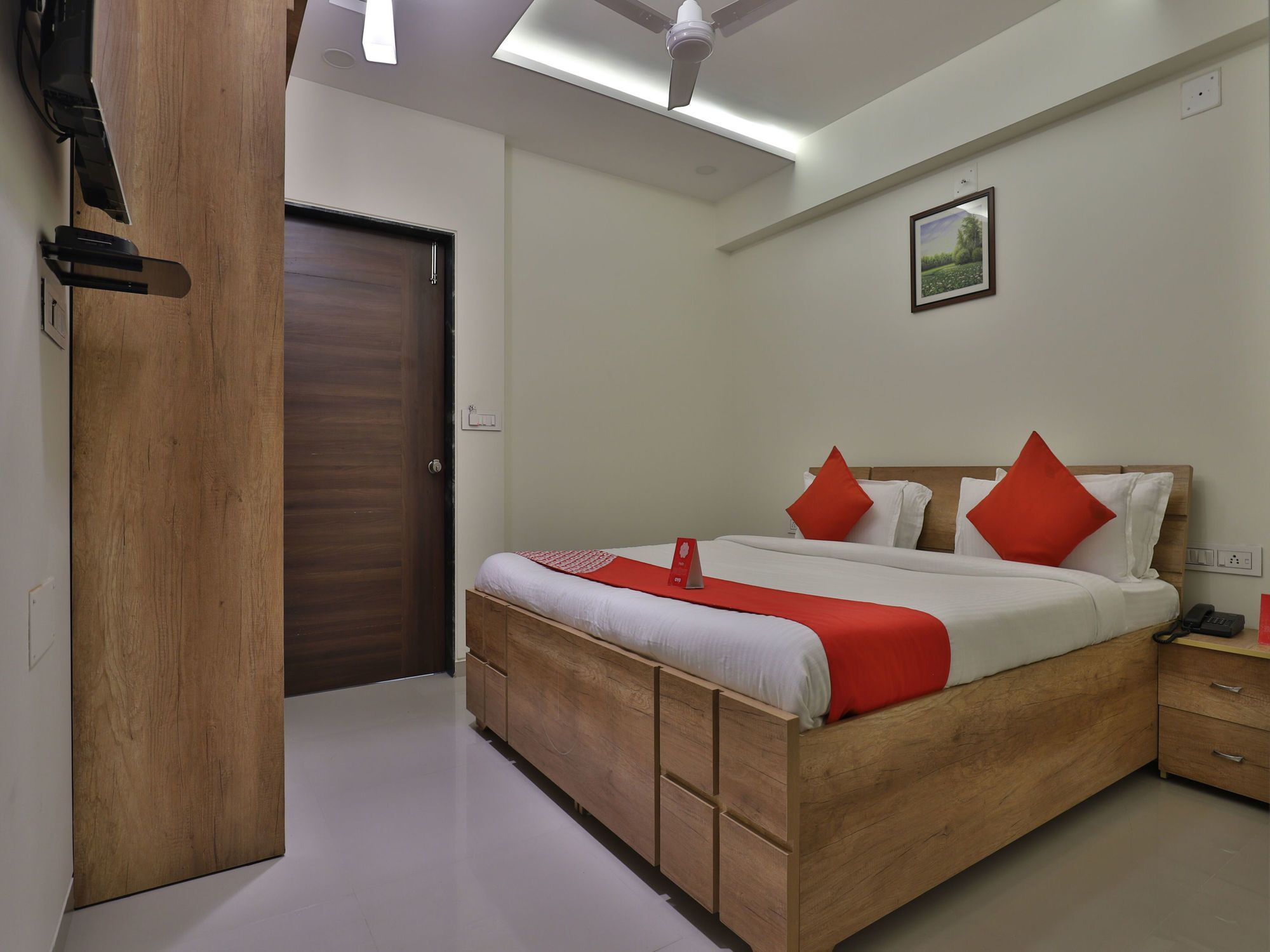 Collection O 12462 Hotel Shiv Inn Гандинагар Екстериор снимка
