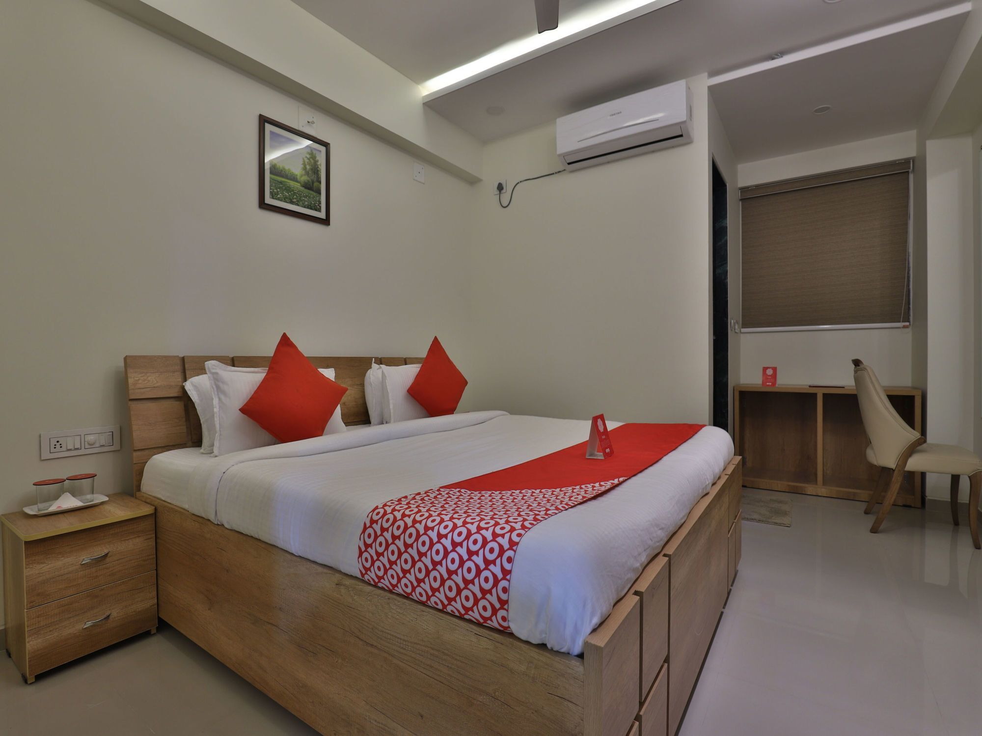 Collection O 12462 Hotel Shiv Inn Гандинагар Екстериор снимка